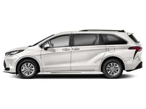 Used 2021 Toyota Sienna LE FWD image 4
