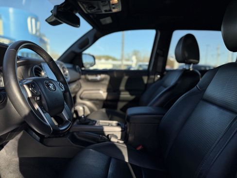 Used 2021 Toyota Tacoma TRD Off-Road w/ TRD Premium Off Road Package image 12