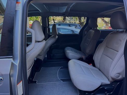 Used 2017 Toyota Sienna Limited Premium AWD/4WD image 34