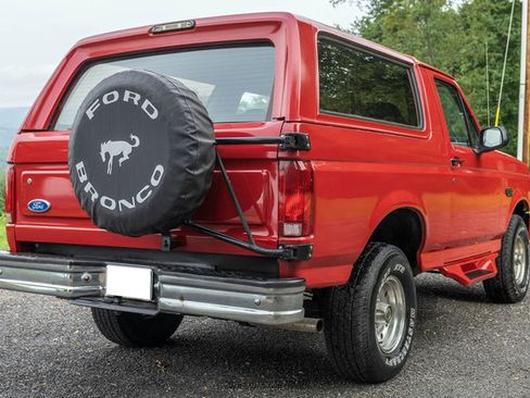 Used 1995 Ford Bronco XLT AWD/4WD image 8