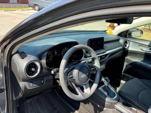 Used 2023 Kia Forte LXS FWD image 4