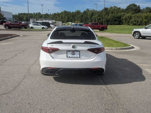 Used 2023 Alfa Romeo Giulia Veloce AWD/4WD image 4