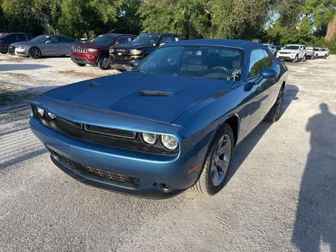 Used 2020 Dodge Challenger SXT image 2