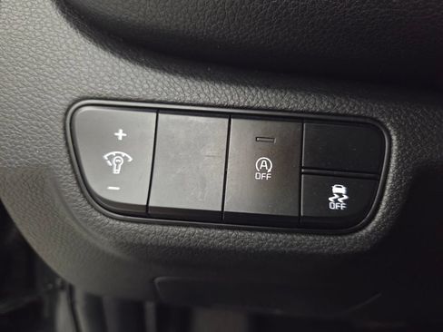 Used 2024 Kia Seltos EX FWD image 19