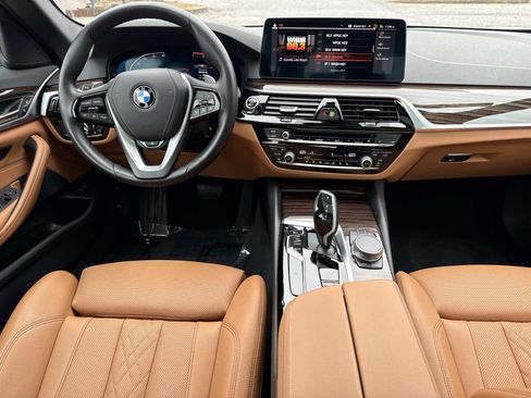 Used 2022 BMW 530i xDrive w/ Convenience Package image 17