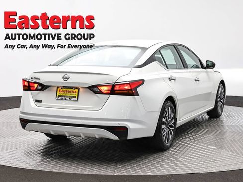Used 2025 Nissan Altima 2.5 SV FWD image 5