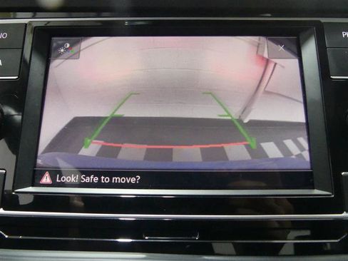 Used 2024 Volkswagen Jetta SE FWD image 13