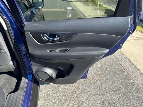 Used 2018 Nissan Rogue SV AWD/4WD image 38