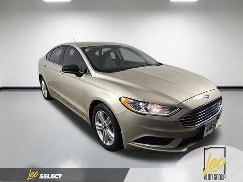 Used 2018 Ford Fusion SE image 4