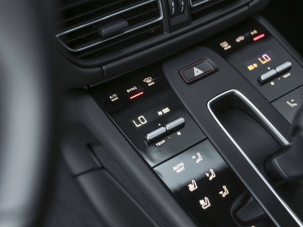Certified 2026 Porsche Macan AWD/4WD image 25