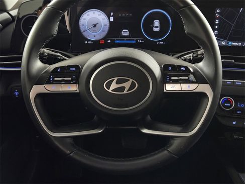 Used 2025 Hyundai Elantra Limited image 20