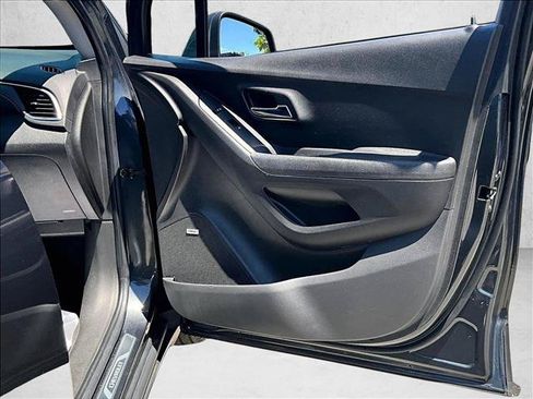 Used 2019 Chevrolet Trax Premier FWD image 19