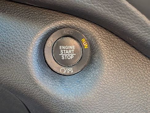 Used 2021 Jeep Cherokee Latitude Plus FWD image 29