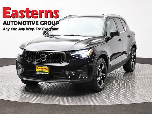 Used 2024 Volvo XC40 B5 Core AWD/4WD image 1