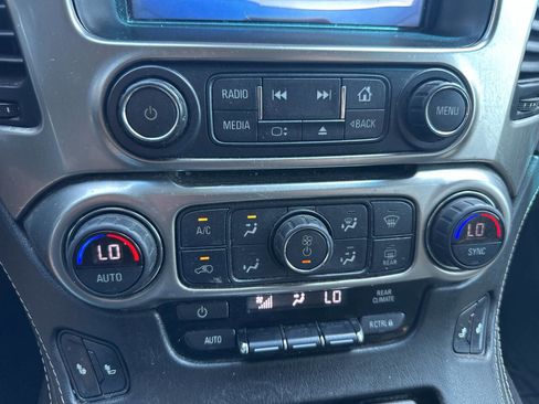 Used 2019 Chevrolet Suburban LT image 21