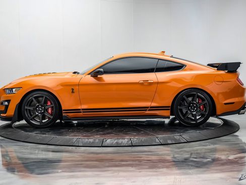 Used 2020 Ford Mustang Shelby GT500 w/ Carbon Fiber Track Pack RWD image 8