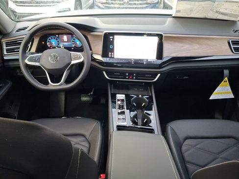New 2026 Volkswagen Atlas SE FWD image 6