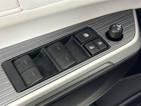 Certified 2025 Toyota Sienna XLE FWD image 29