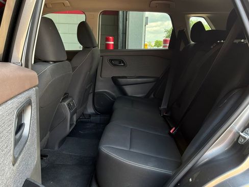 Used 2023 Nissan Rogue S FWD image 11