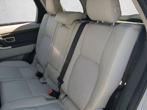 Used 2018 Land Rover Discovery Sport SE AWD/4WD image 18