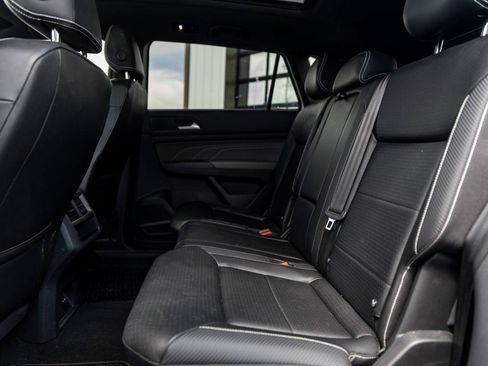 Used 2023 Volkswagen Atlas Cross Sport SE w/ Panoramic Sunroof Package FWD image 8