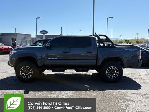 Used 2021 Toyota Tacoma TRD Sport image 6
