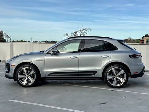 Used 2025 Porsche Macan image 2