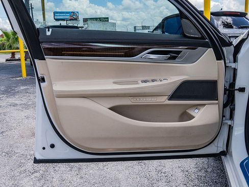 Used 2019 BMW 740i RWD image 10