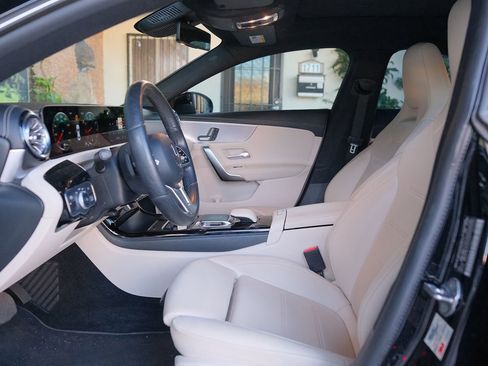 Used 2020 Mercedes-Benz CLA 250 image 11