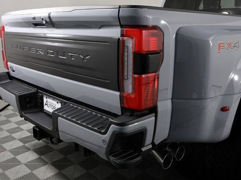 Used 2025 Ford F450 Platinum w/ FX4 Off-Road Package image 55