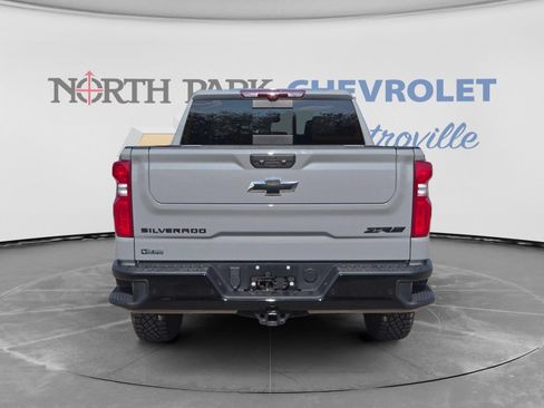 Used 2025 Chevrolet Silverado 1500 ZR2 w/ Technology Package AWD/4WD image 4