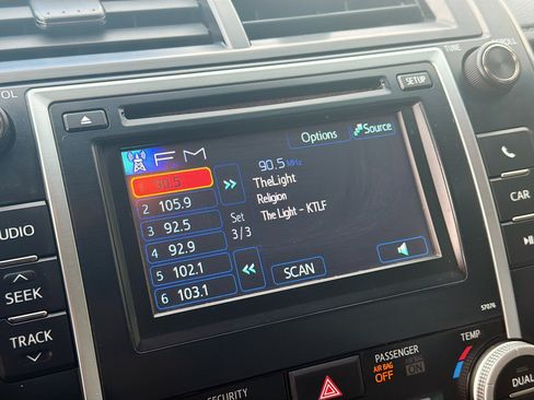 Used 2014 Toyota Camry XLE FWD image 19