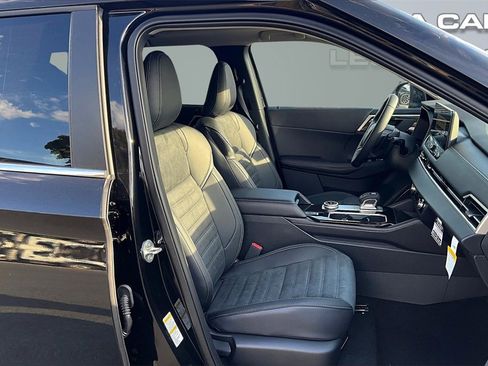 New 2025 Mitsubishi Outlander SE image 8