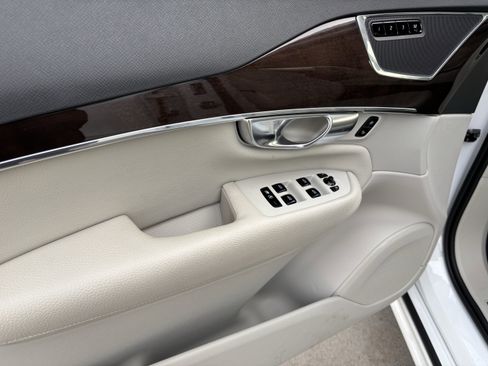 Used 2019 Volvo XC90 T6 Momentum w/ Protection Package Premier image 14