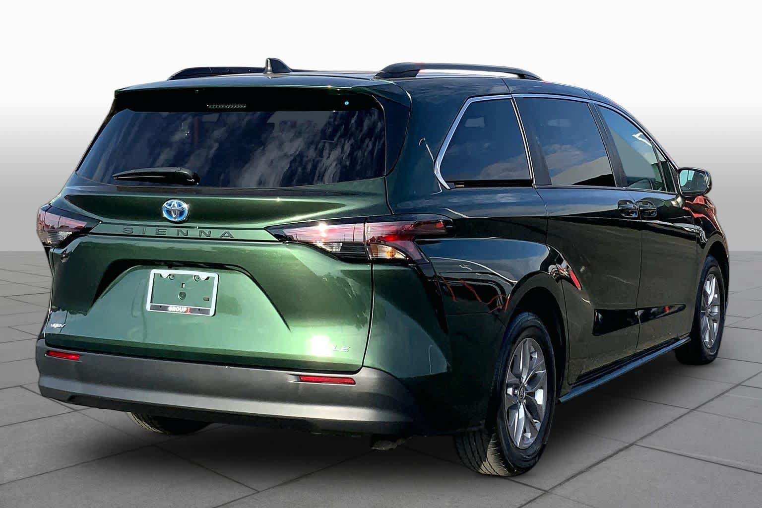 Certified 2025 Toyota Sienna LE w/ LE Plus Package FWD image 13