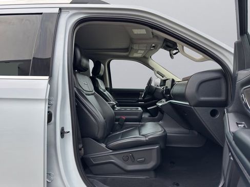 Used 2025 Ford Expedition Platinum image 36