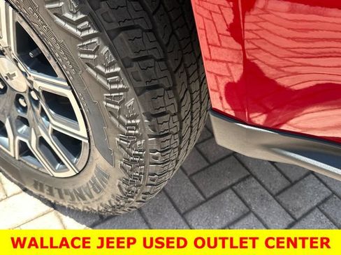 Used 2024 Chevrolet Colorado Z71 w/ Z71 Convenience Package 2 AWD/4WD image 11