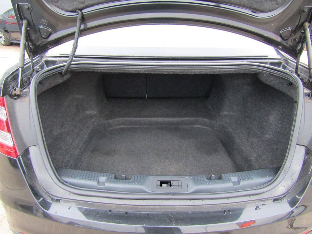 Used 2015 Ford Taurus SEL w/ Equipment Group 201A AWD/4WD image 10