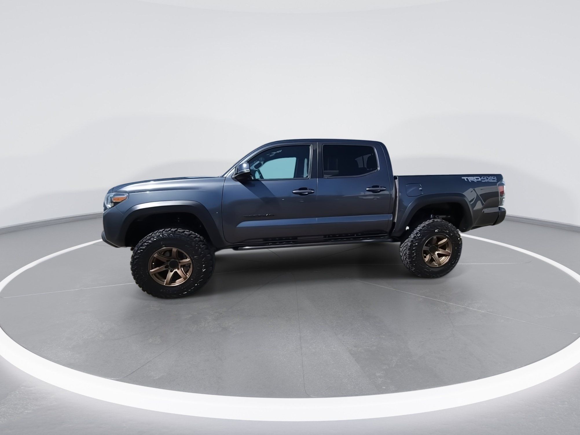 Used 2020 Toyota Tacoma TRD Off-Road w/ Technology Package AWD/4WD image 5