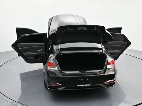 Used 2023 Hyundai Elantra Limited image 45