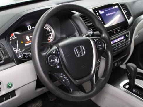 Used 2017 Honda Pilot EX image 11