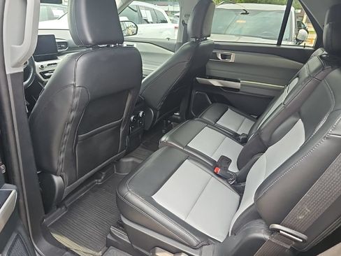 Used 2023 Ford Explorer XLT w/ Equipment Group 202A AWD/4WD image 15