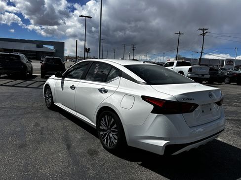 Used 2025 Nissan Altima 2.5 SV FWD image 3