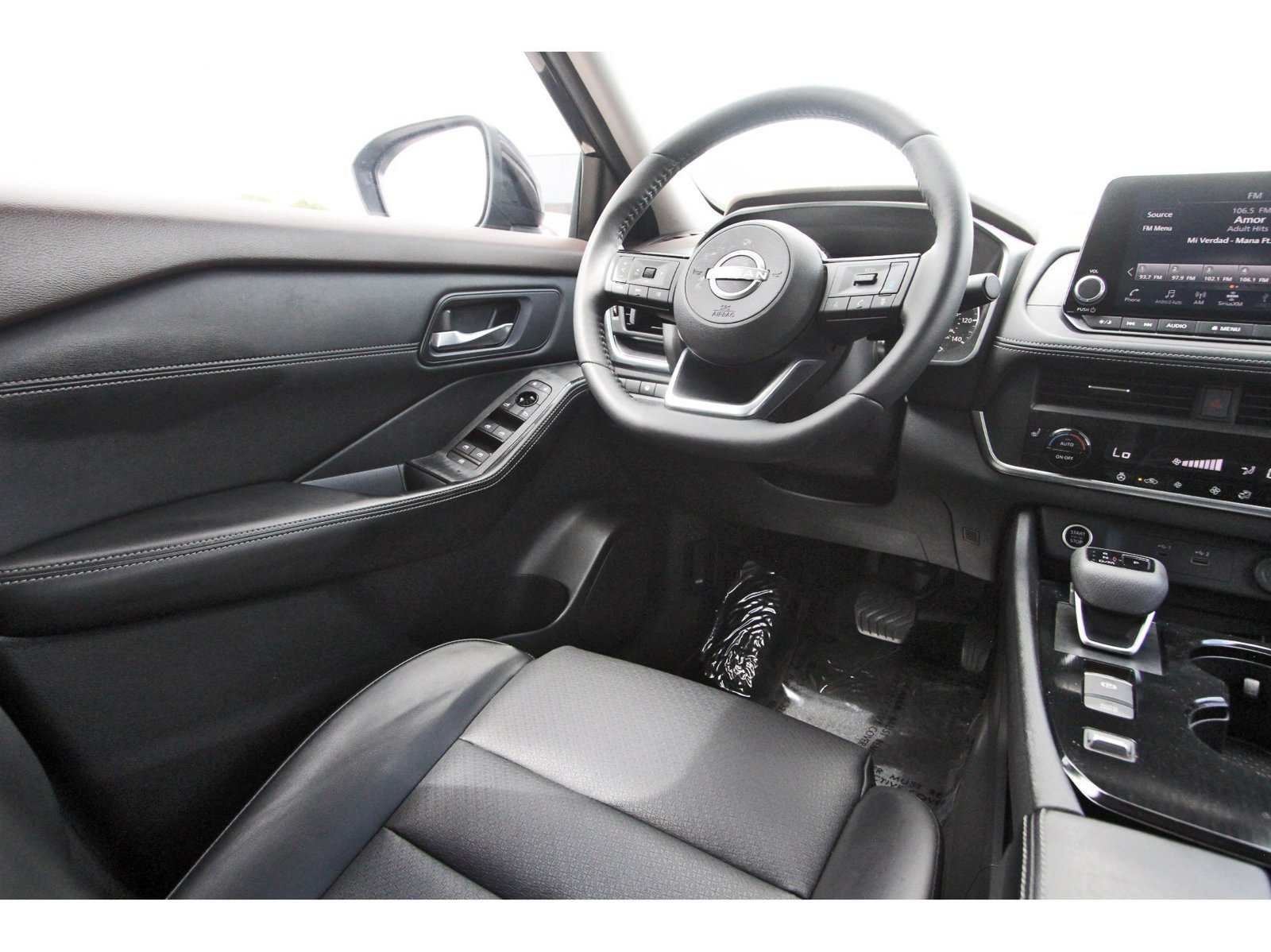 Used 2023 Nissan Rogue SV w/ SV Premium B Package FWD image 12