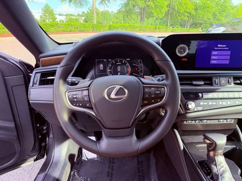 Certified 2025 Lexus ES 350 w/ Premium Package FWD image 18