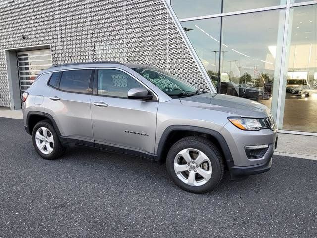 Used 2020 Jeep Compass Latitude w/ Cold Weather Group AWD/4WD image 3