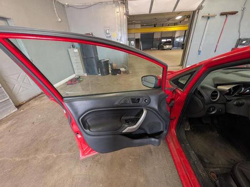 Used 2012 Ford Fiesta SE w/ Super Fuel Economy Pkg FWD image 22