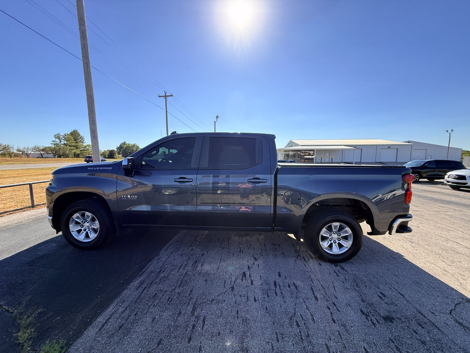 Used 2021 Chevrolet Silverado 1500 LT RWD image 2