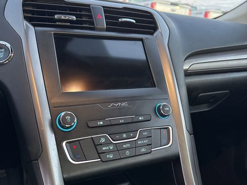 Certified 2019 Ford Fusion SE image 9