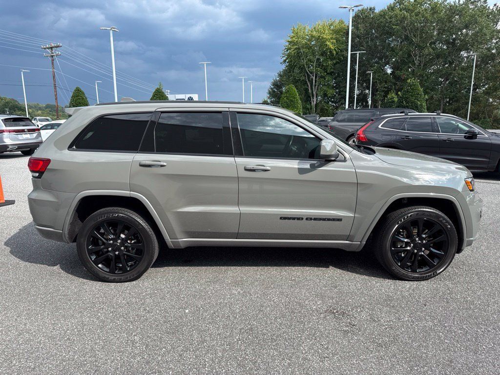 Used 2021 Jeep Grand Cherokee Laredo X AWD/4WD image 8